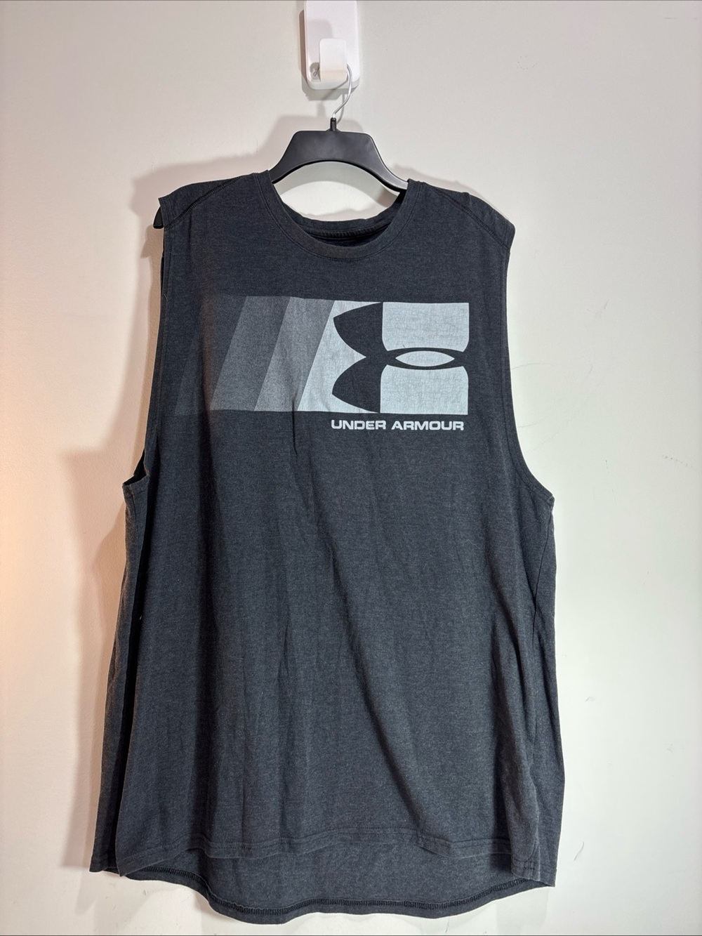 Under Armour Men’s dark GreyLogo Muscle Tank. 1248